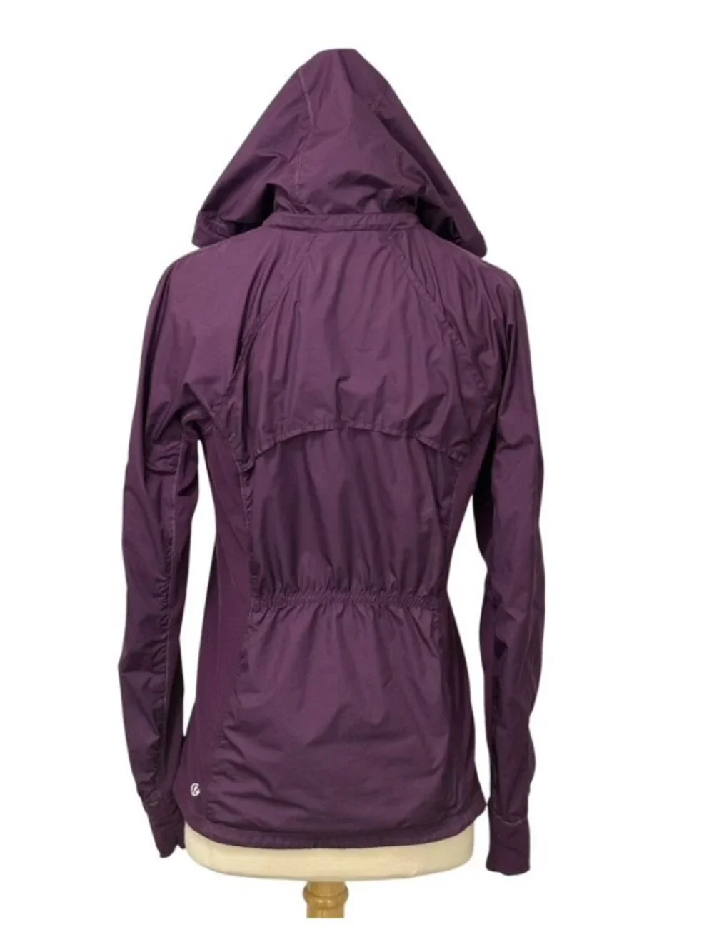 Lululemon Womens Rush Hour Jacket Stowable Hood Thumbhole Darkest Magenta Size 8
